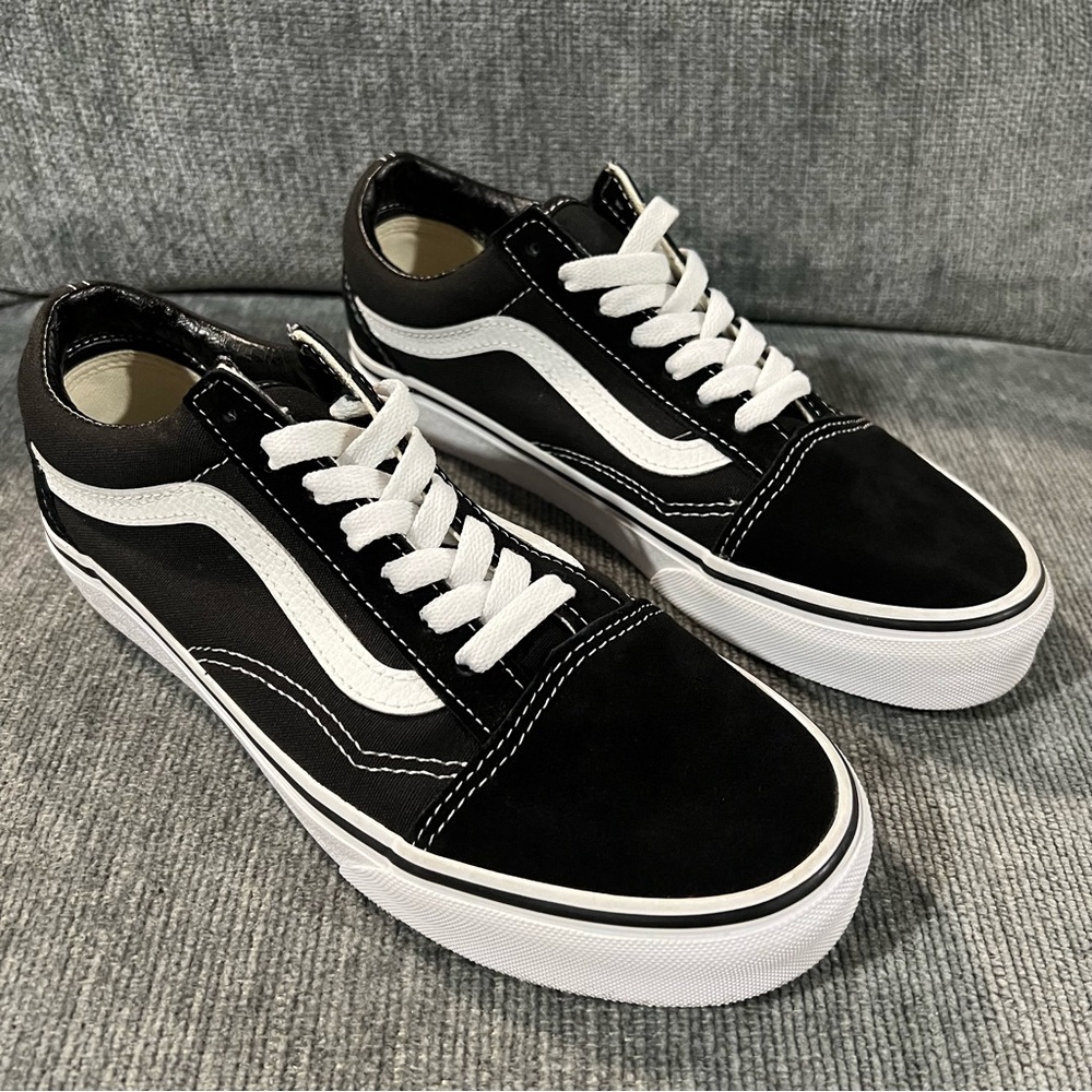 VANS Old Skool Classic Skate shoes Size 7.5 women's